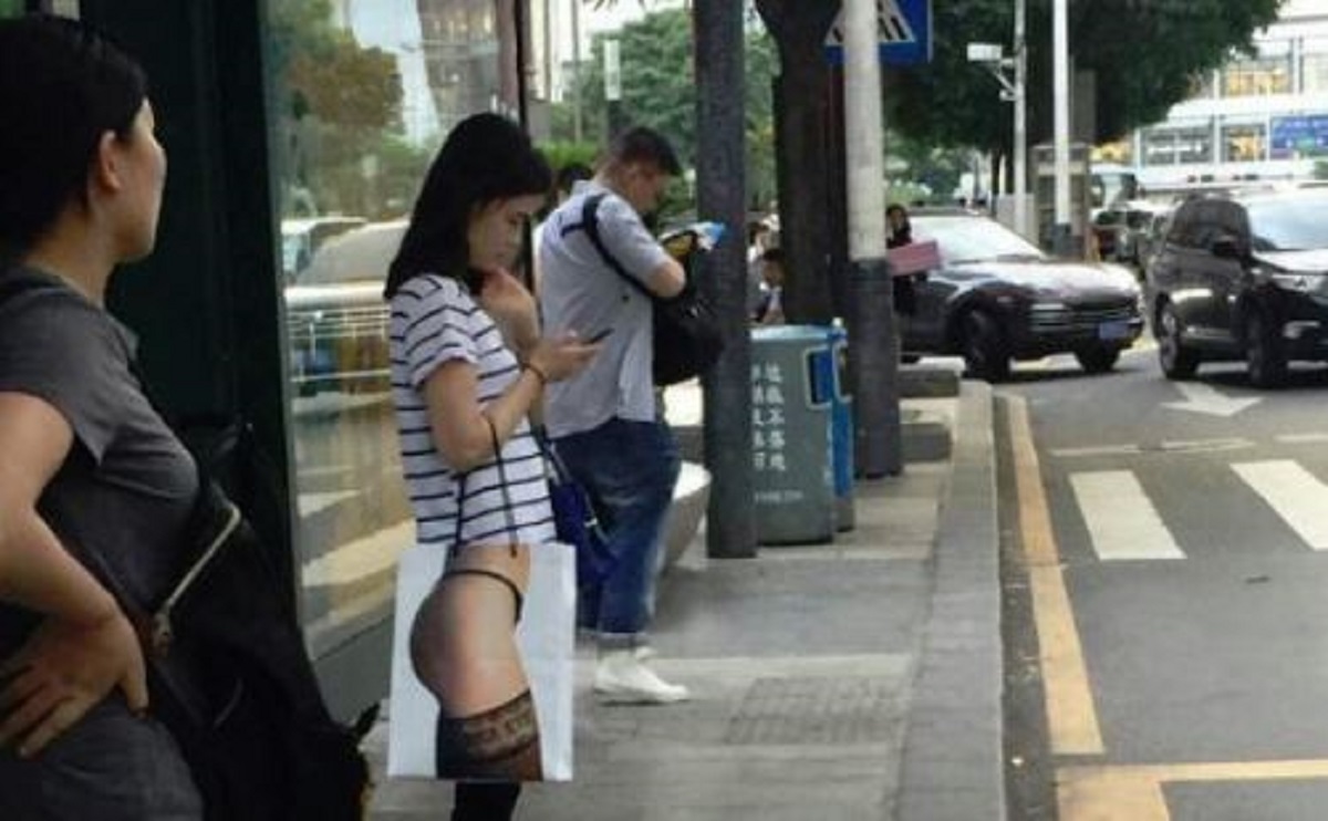 Kad vidite što se događa na fotki cure s vrećicom, bit će vam jasno zašto je hit