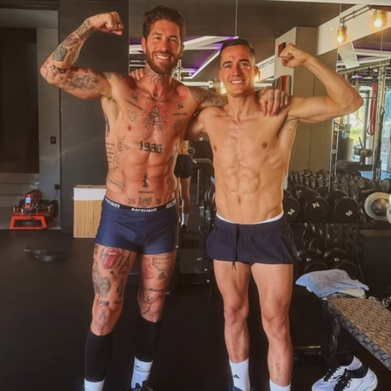 Modrić se našalio na Ramosov račun: "O, moj Bože, pogledaj ih. Opet bez majice"