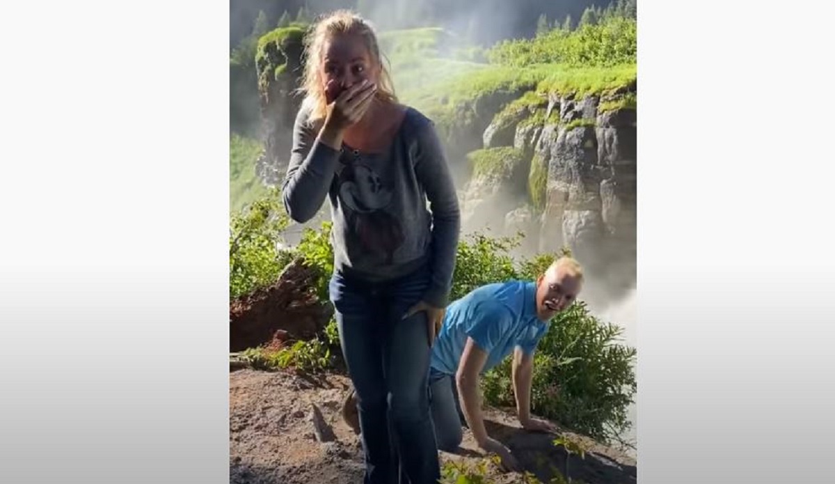 Pao mu prsten dok je prosio curu uz vodopad, no nije očekivala ono što je slijedilo