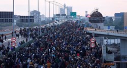 Tisuće u Beogradu blokirale most. Ministar: To je iživljavanje nad vozačima