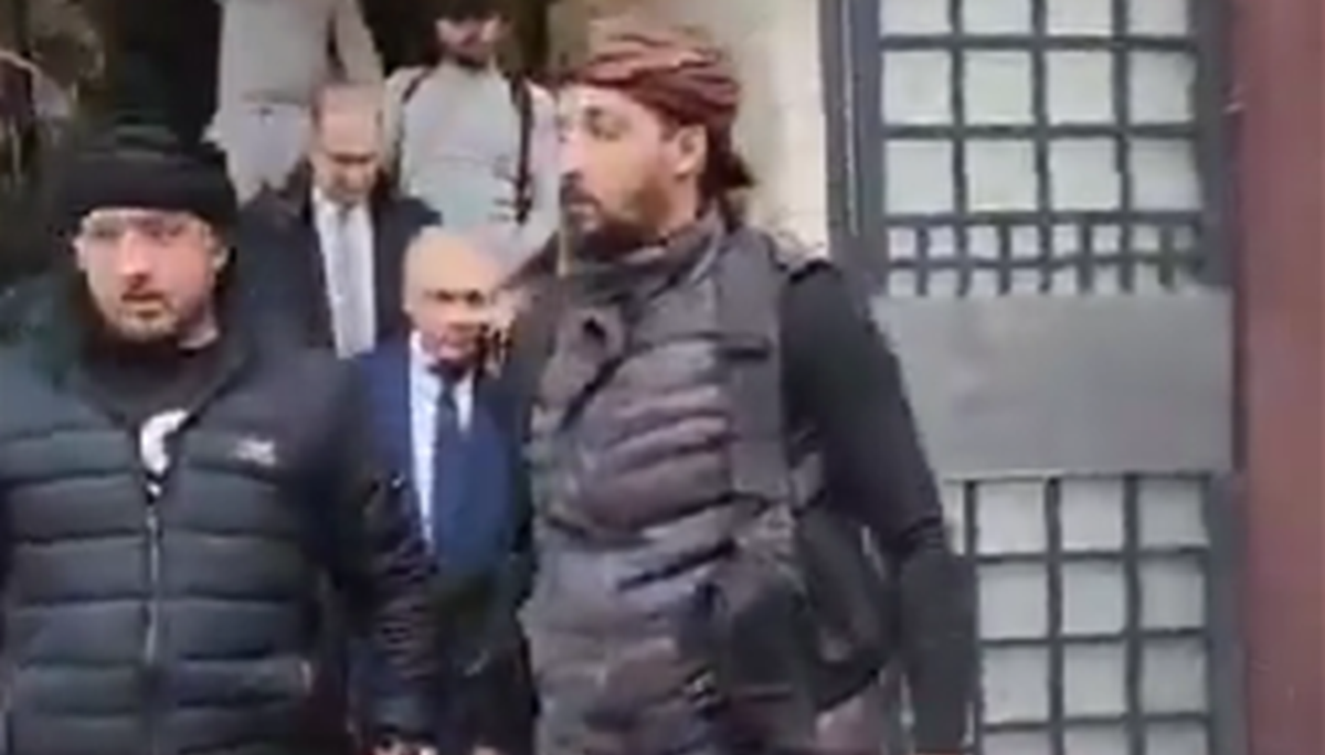 VIDEO Sirijski premijer otišao u pratnji pobunjenika, odveli ga u hotel