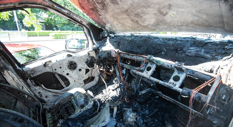 Ukrao auto s parkinga u zagrebačkoj Dubravi pa ga ostavio na livadi i zapalio