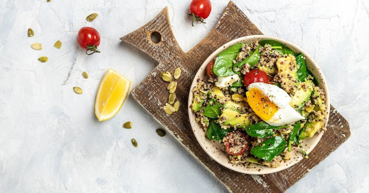 Recept za salatu od kvinoje i avokada, lagan i hranjiv obrok
