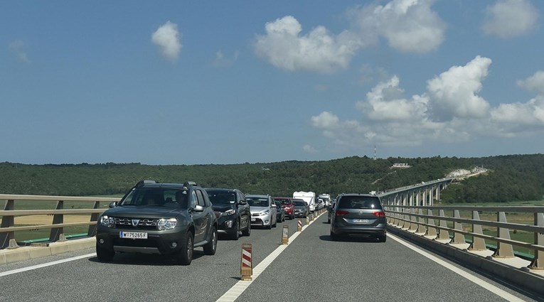 Gužve na cestama duž obale, pojačan promet i na dionicama autocesta