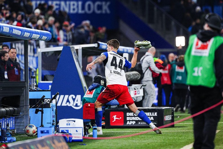 VIDEO Vušković potpuno poludio. Promašio zicere, pa šutao stativu i bacao kopačke