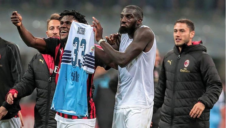 Rasistička pjesma navijača Lazija za igrača Milana: "Ova banana je za tebe"