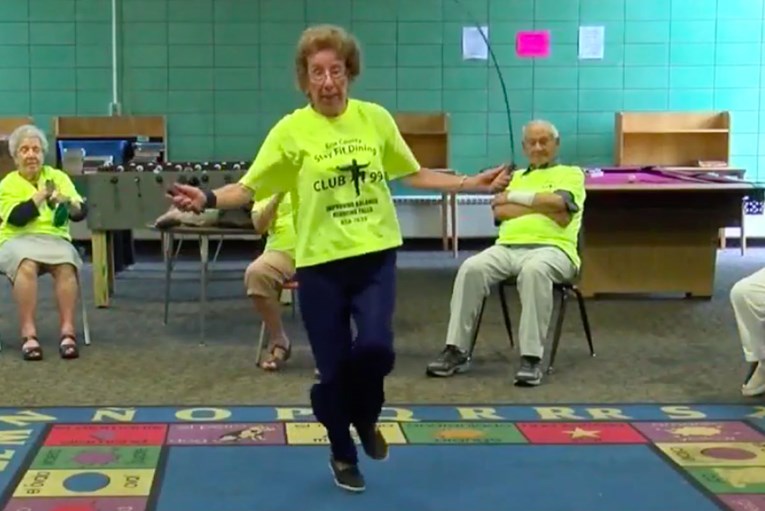 Ova žena u 97. godini još uvijek preskače uže i podučava druge fitnessu