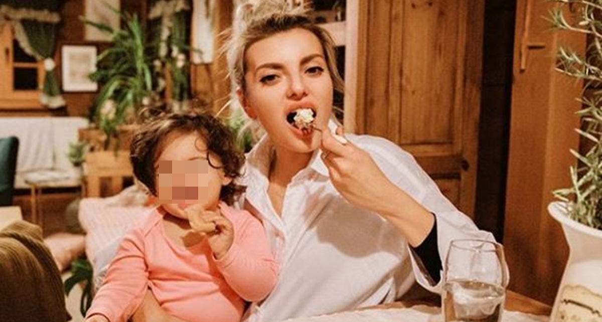 Ellu Dvornik zasuli pitanjima na Instagramu: "Zašto je Balie na lancu?"