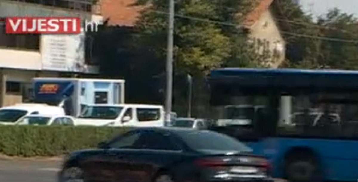 Bandićev vozač iskrcao šefa pa na raskrižju prošao kroz crveno
