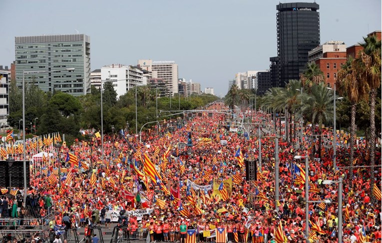 Milijun Katalonaca izašlo na ulice Barcelone za nacionalni praznik