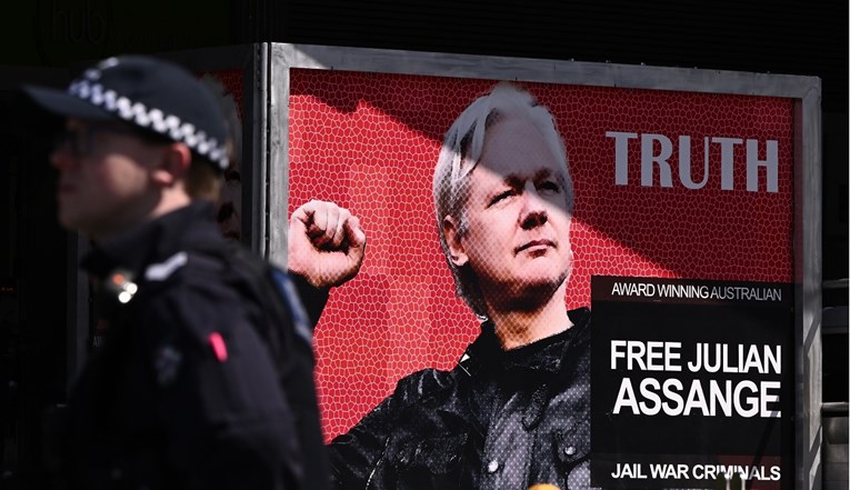 Pet poznatih novinskih kuća poziva SAD na prekid progona Juliana Assangea