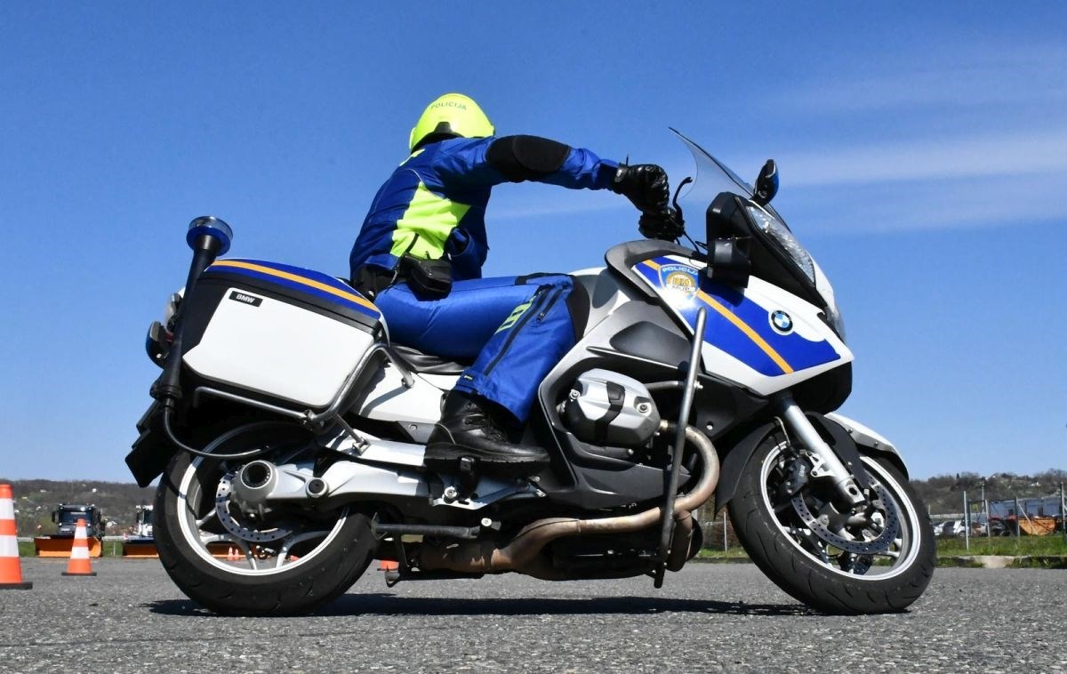 Nesreće u Slavoniji. Policajac pao s motora, pijani vozač teško ozlijeđen