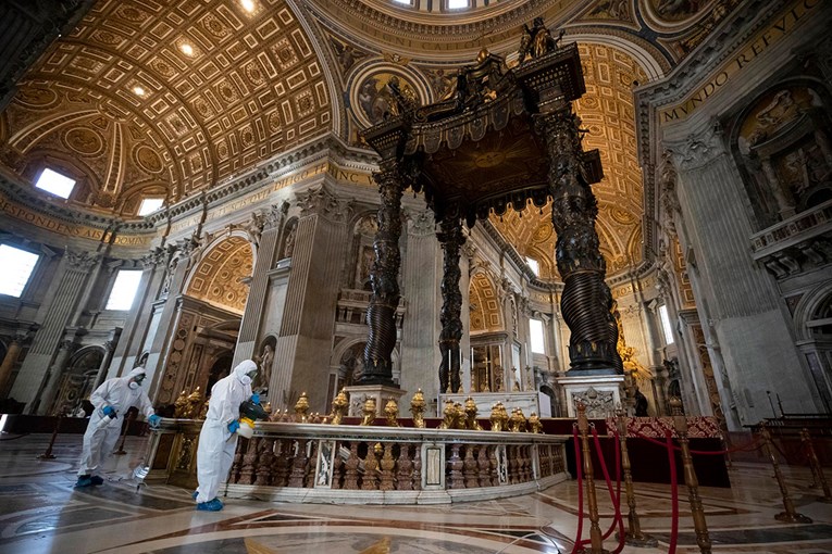 Italija otvara restorane, Vatikan baziliku svetog Petra