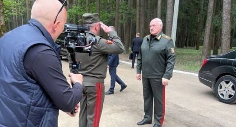 FOTO Lukašenko se nakon dugo vremena pojavio u javnosti. Čini se da ima zavoj na ruci