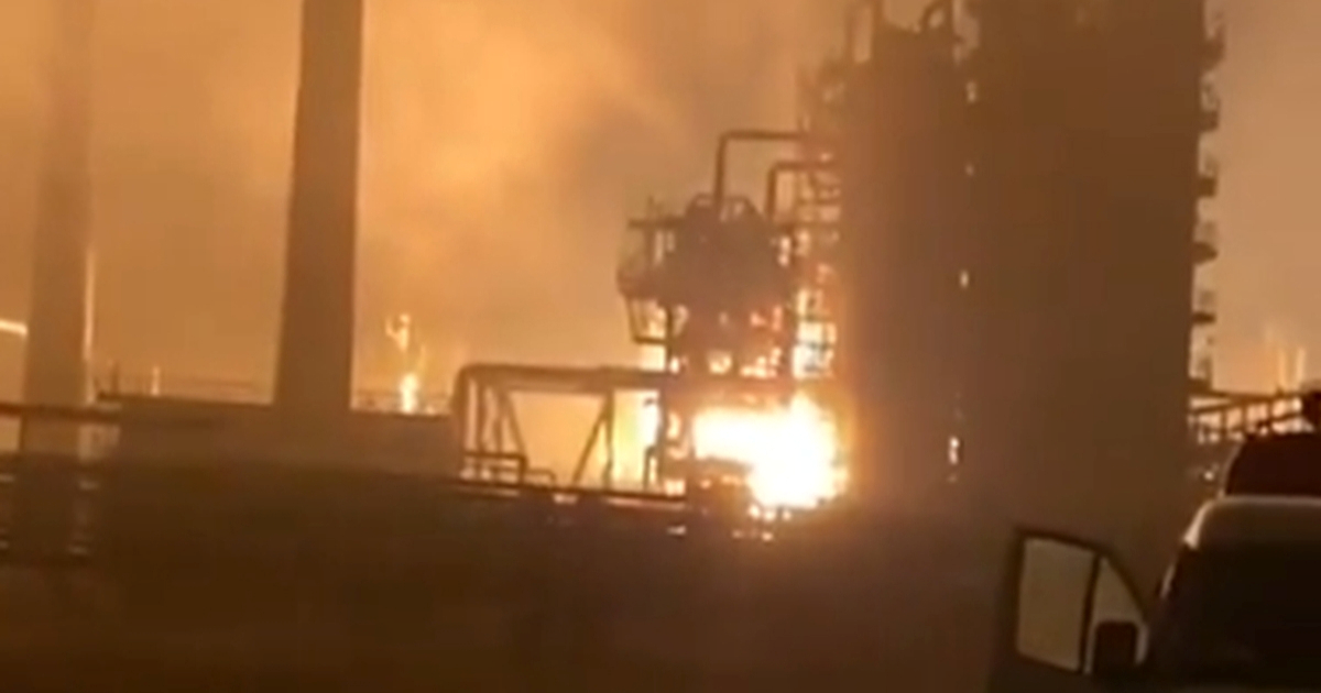 VIDEO Novi napad dronovima. Gori najveća Rosnjeftova rafinerija