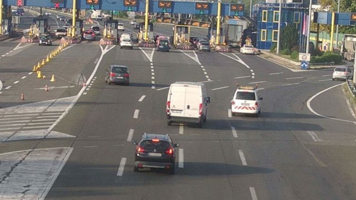 Pojačan promet i zastoji na autocestama i Jadranskoj magistrali