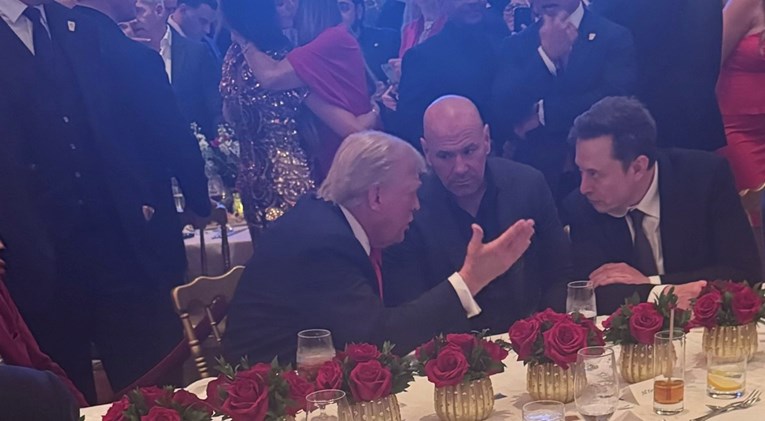 FOTO Trump u društvu Muska i šefa UFC-a