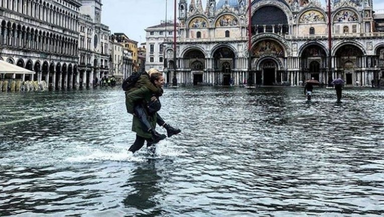 Instagram je pun slika iz poplavljenog jadranskog bisera, ali više nije zabavno