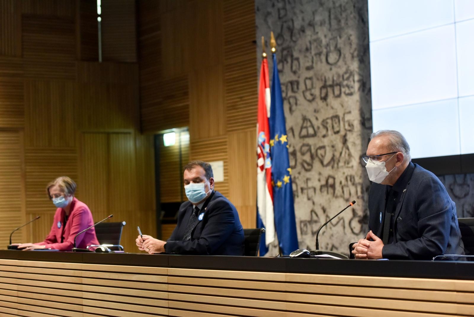 Novinari pitali Stožer jesu li preko reda cijepljeni nogometni treneri i akademici