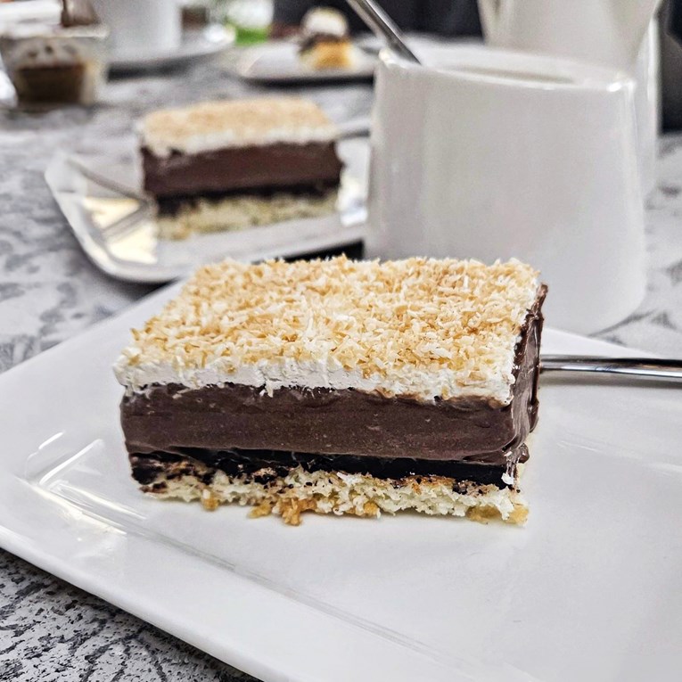 "Nisam ljubitelj kokosa, ali ovo je nešto posebno", piše čitateljica za ovaj kolač