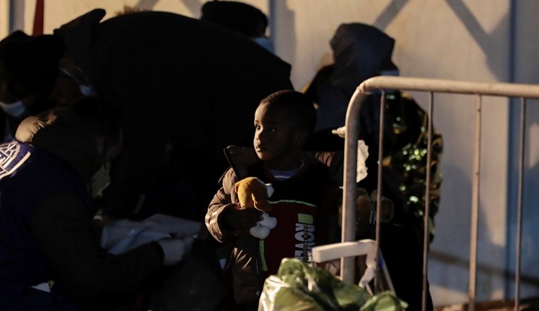More na obalu Tunisa izbacilo 13 mrtvih migranata, šestero su djeca