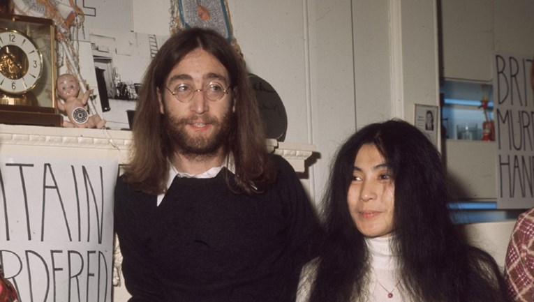 "Prostitutka je bila između nas": John Lennon imao aferu s Davidom Bowiejem?