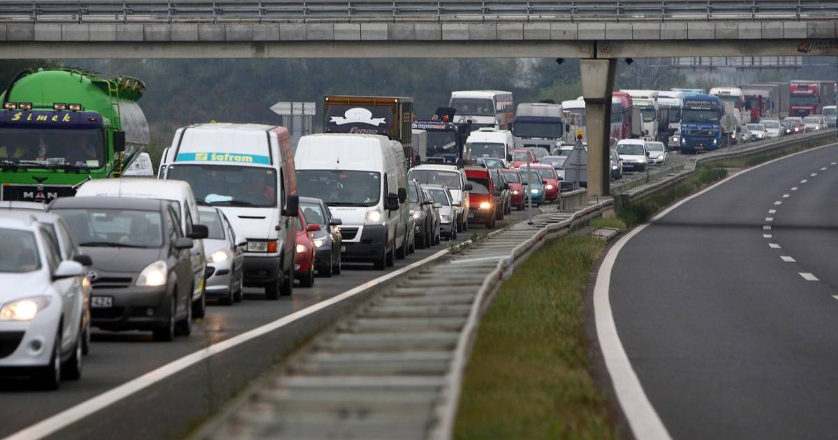 HAK: Gužve na A4 i zagrebačkoj obilaznici, konji na cesti kod Korenice