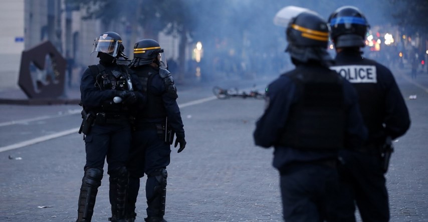 Pet policajaca uhićeno zbog smrti mladića tijekom nereda u Francuskoj