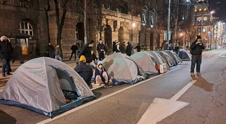 Studenti blokirali centar Beograda. Kažu da se ne miču 24 sata