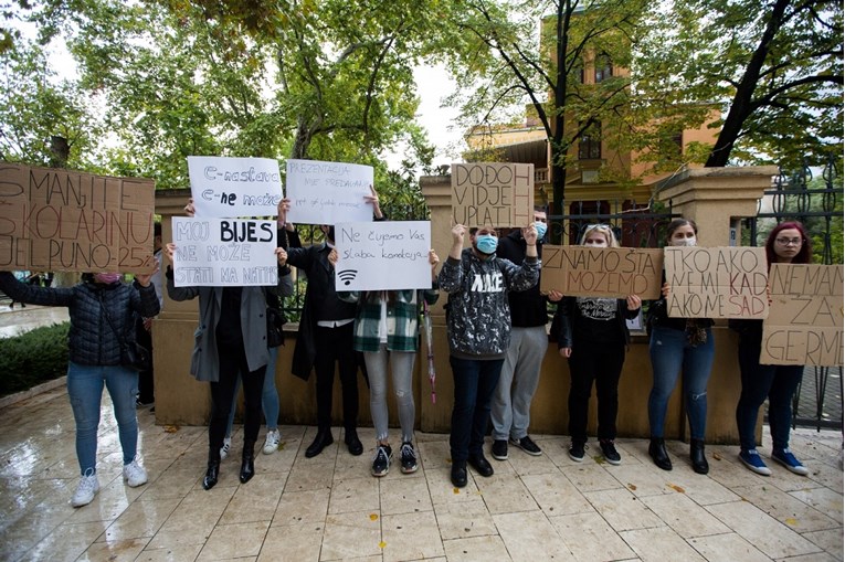 Studenti u Mostaru prosvjedovali zbog online nastave i cijena školarina