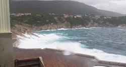 VIDEO Olujno nevrijeme u Dubrovniku, valovi se dižu do 5,5 metara