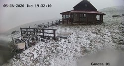 VIDEO Na planinama Dalmacije pada snijeg, tuča u dijelovima Istre