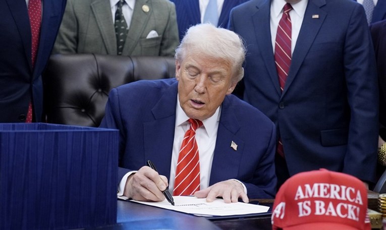 Trump poništio ključnu Obaminu odluku o stakleničkim plinovima