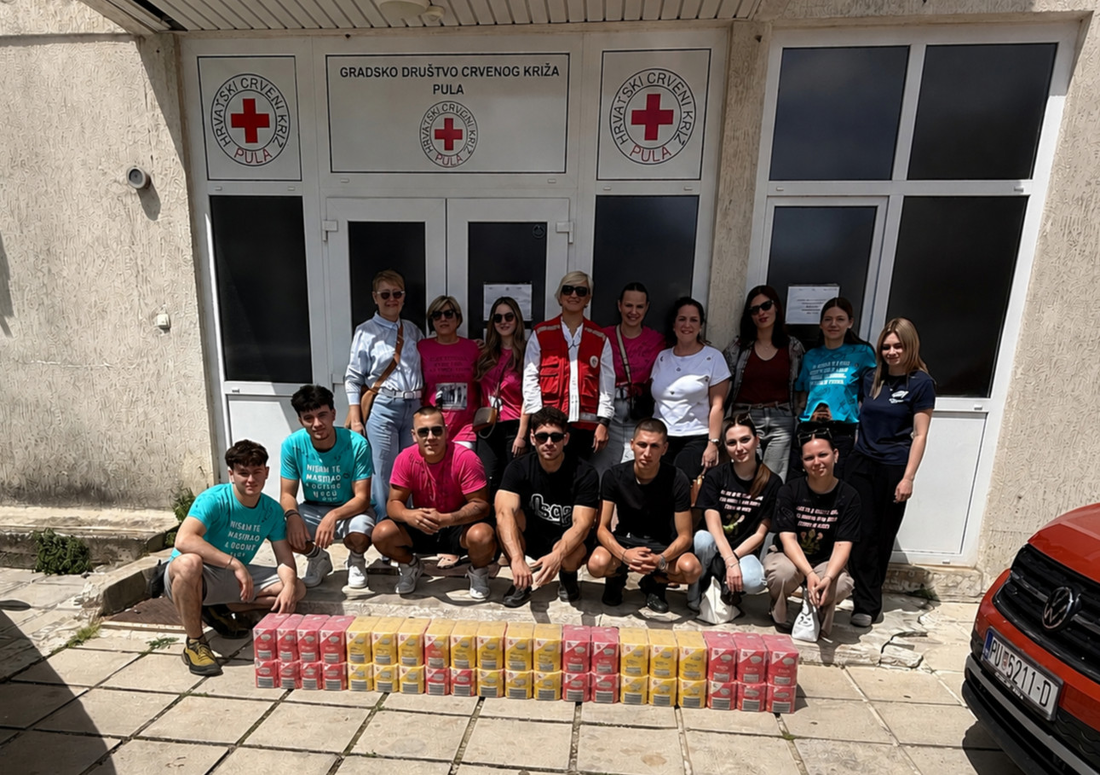 Maturanti Medicinske škole Pula donirali 200 kg brašna Crvenom križu