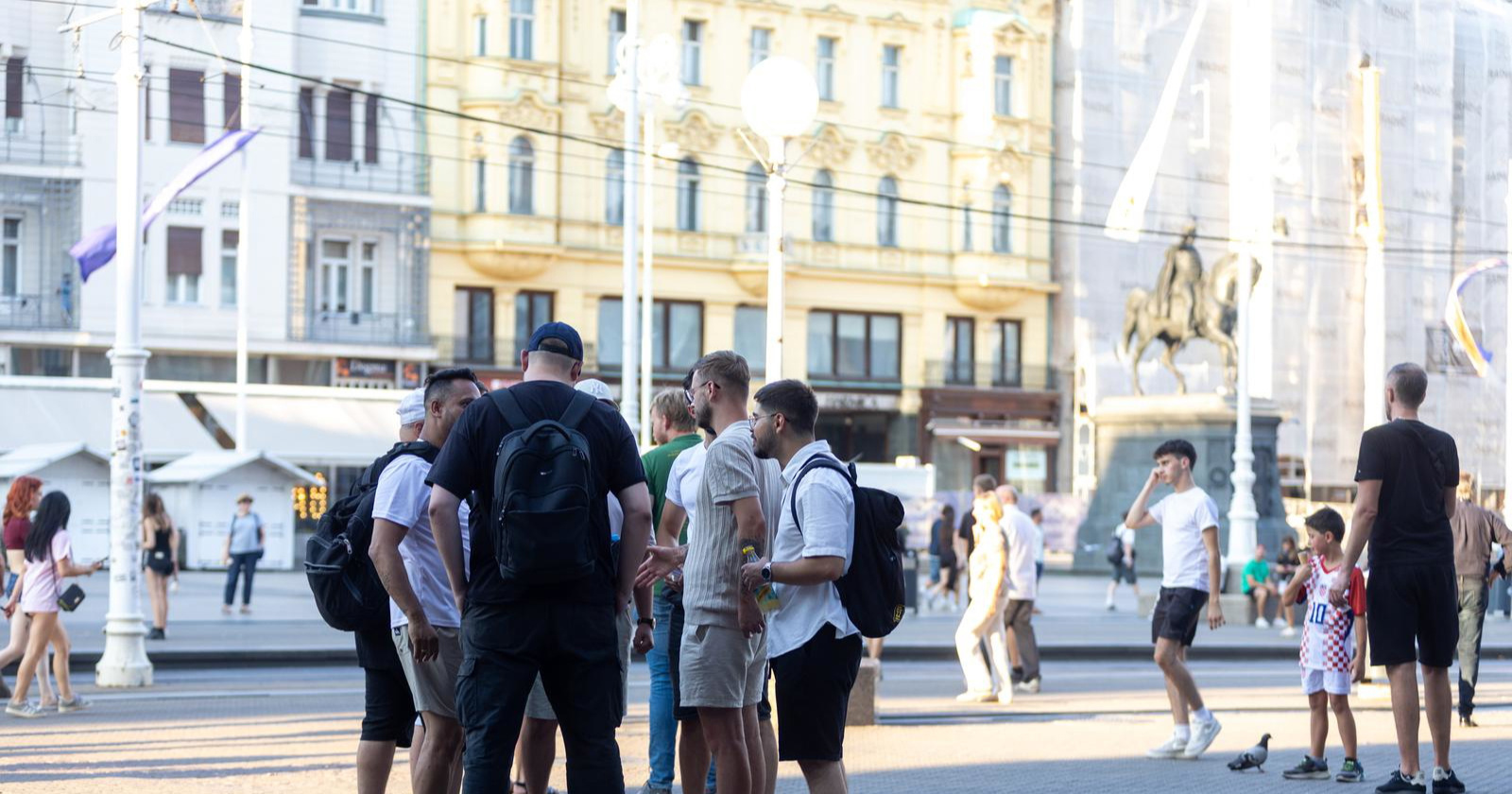 Možemo odgovorio HDZ-u: Na Trgu cijelo vrijeme stoji hrvatska zastava