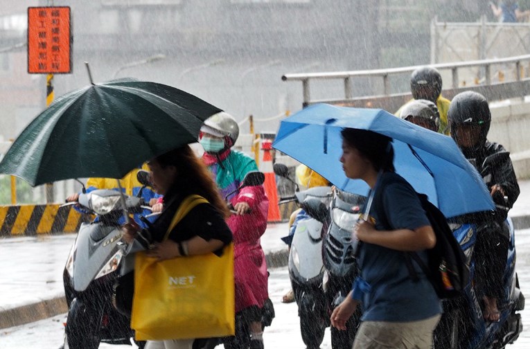 Obilne kiše na zapadu Japana, evakuirano više desetaka tisuća ljudi