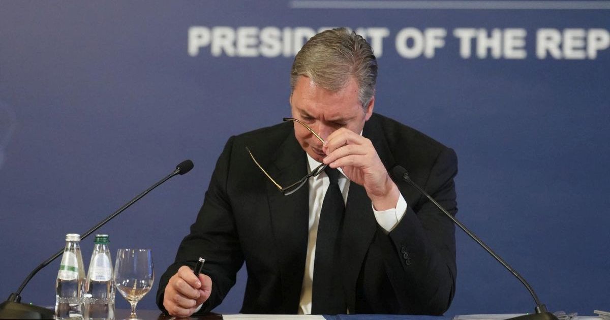 Vučić dao ostavku