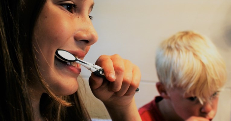 Stomatologinja otkrila pet najvećih pogrešaka koje ljudi rade dok četkaju zube