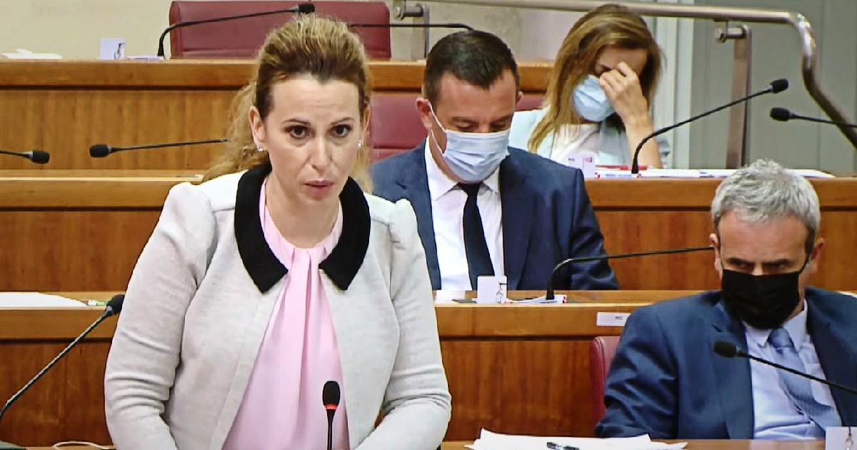 Pogledajte kako se HDZ-ovka u saboru ulizuje Plenkoviću