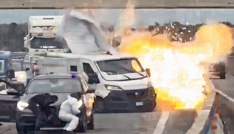 Novi detalji filmskog napada u Italiji: Pljačkaši glumili policiju, uslijedio rat