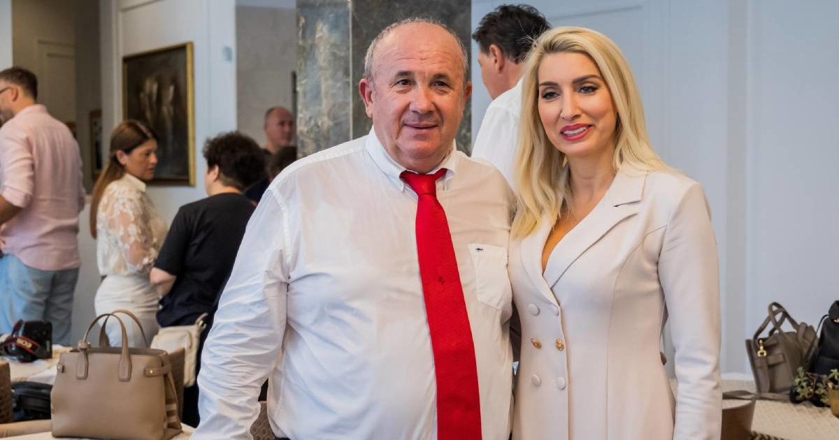 FOTO Fani Kerum godinama privlači pažnju outfitima. Ovo su neki od najupečatljivijih
