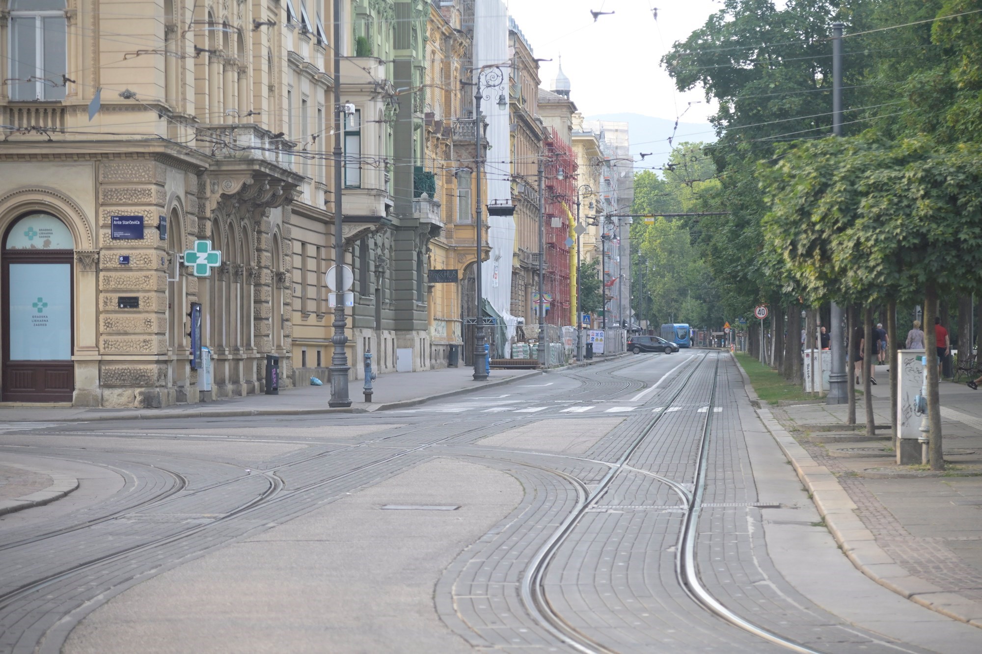 Centar Zagreba oko 20 sati bio je potpuno prazan