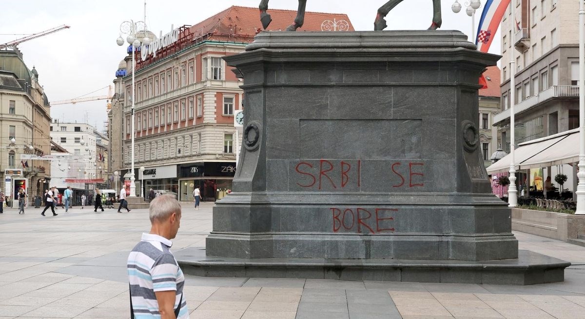 VIDEO Vandaliziran kip Jelačića na Trgu. "Srbi se bore, a mi?"