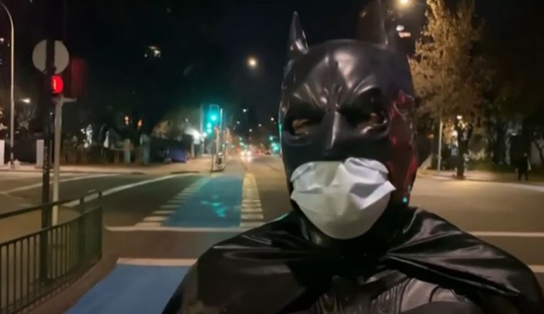 Na ulicama Santiaga pojavio se Batman, ono što radi oduševit će mnoge