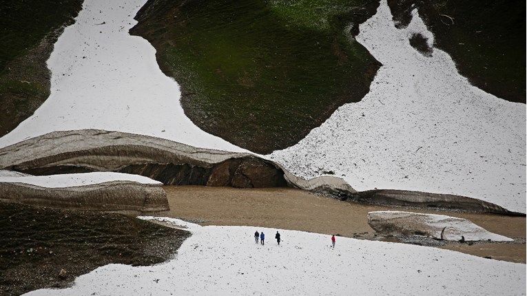 U Indiji ledenjak udario u branu. Strahuje se da je između 100 i 150 mrtvih