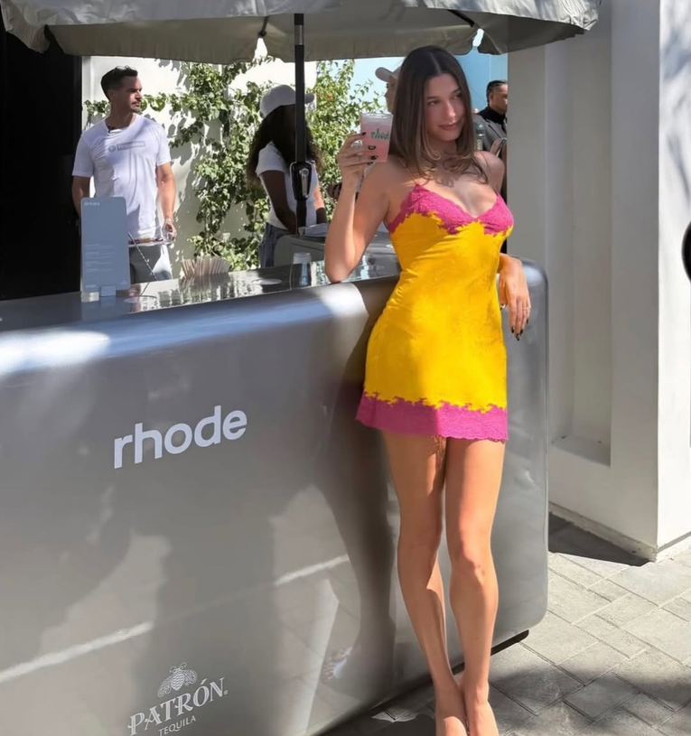 Hailey Bieber privukla pažnju na Coachelli u rijetkoj vintage Dior haljini iz 1998.