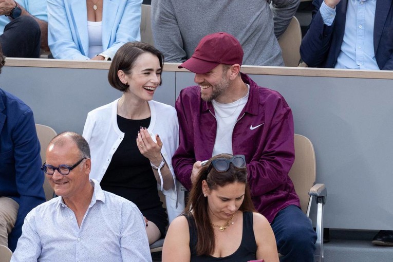 Lily Collins i suprug prvi put nakon dugo vremena snimljeni u zajedničkom izlasku