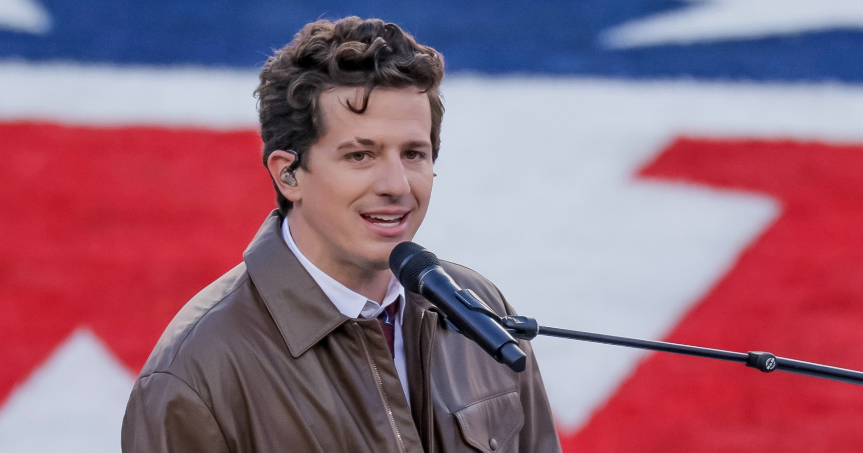 Charlie Puth izveo himnu na Super Bowlu, otkrio i kome je posvetio nastup