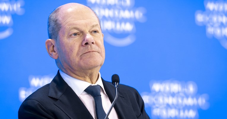 Scholz: Njemački narod se namjerno dovodi u zabludu oko pomoći Ukrajini