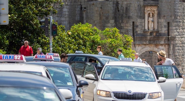 Gradonačelnik Dubrovnika: Izbjegnimo selidbe taksi-nomada iz Zagreba u Dalmaciju